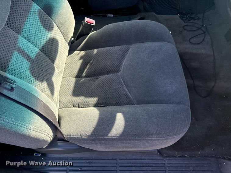 image for item EH6563 2004 Chevrolet Silverado 1500 Ext. Cab pickup truck