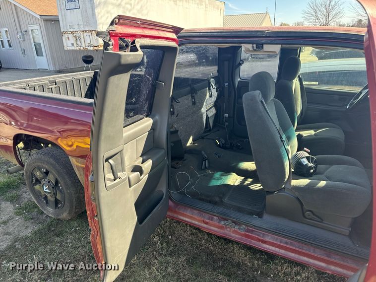 image for item EH6563 2004 Chevrolet Silverado 1500 Ext. Cab pickup truck