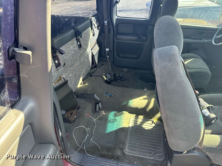 image for item EH6563 2004 Chevrolet Silverado 1500 Ext. Cab pickup truck