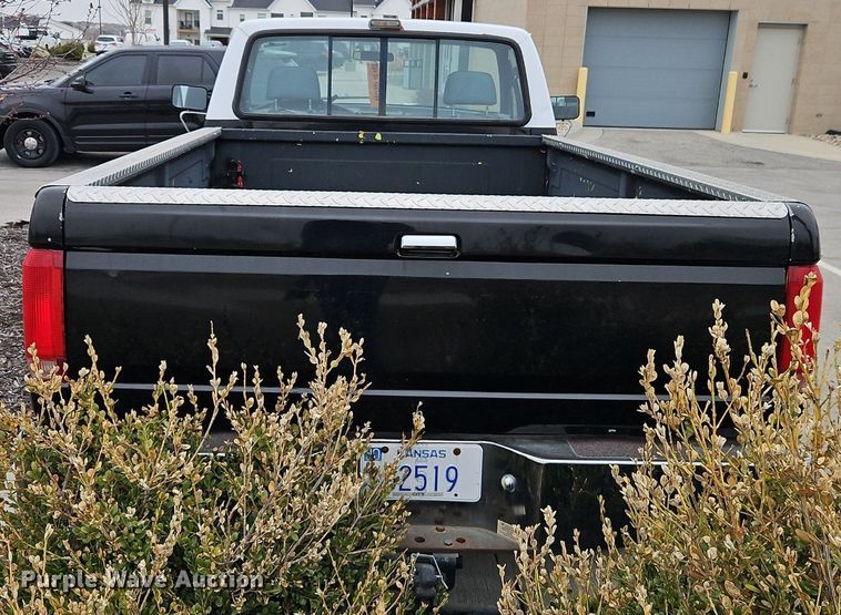 image for item EI3614 1992 Ford F250 pickup truck