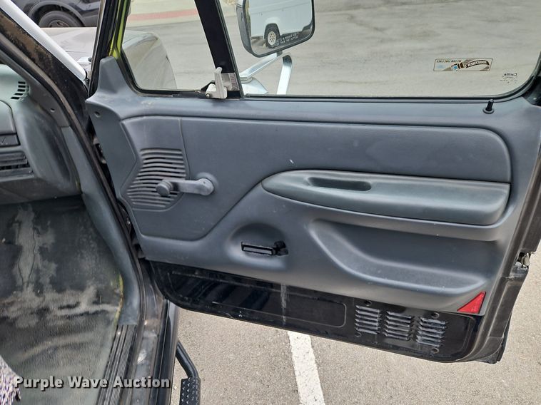 image for item EI3614 1992 Ford F250 pickup truck