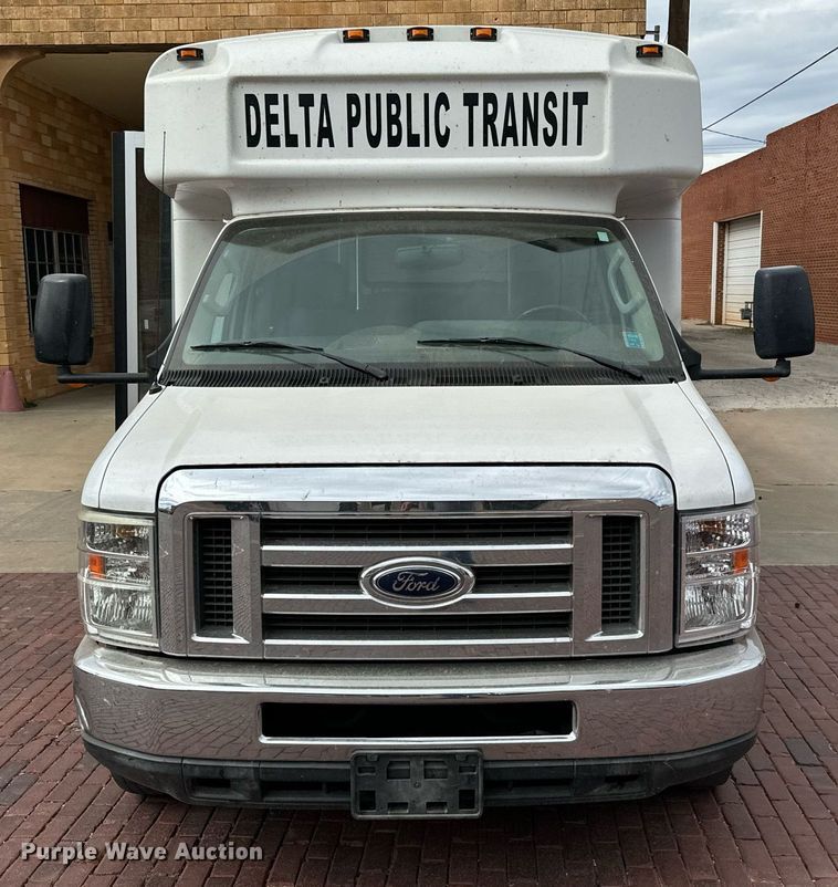 image for item EJ0288 2010 Ford E450 shuttle bus