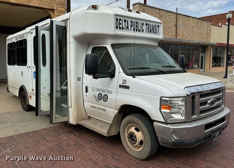 image for item EJ0288 2010 Ford E450 shuttle bus