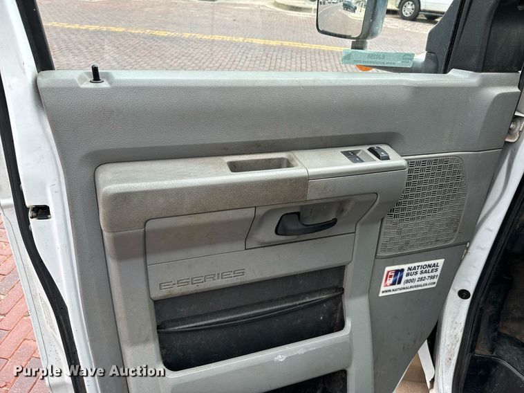 image for item EJ0288 2010 Ford E450 shuttle bus