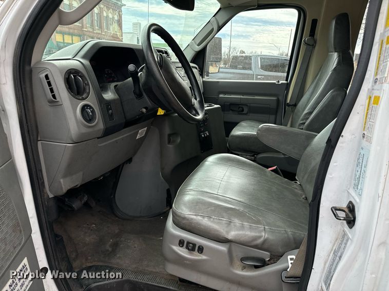 image for item EJ0288 2010 Ford E450 shuttle bus