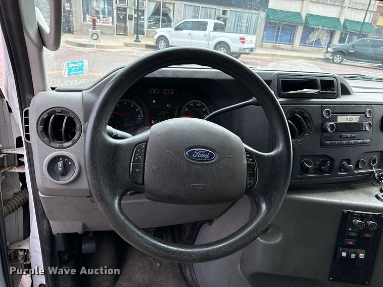 image for item EJ0288 2010 Ford E450 shuttle bus