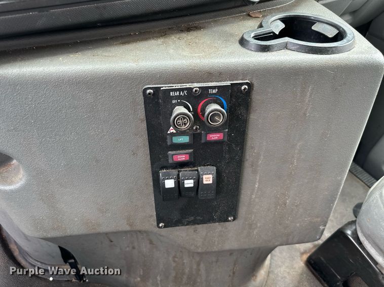 image for item EJ0288 2010 Ford E450 shuttle bus