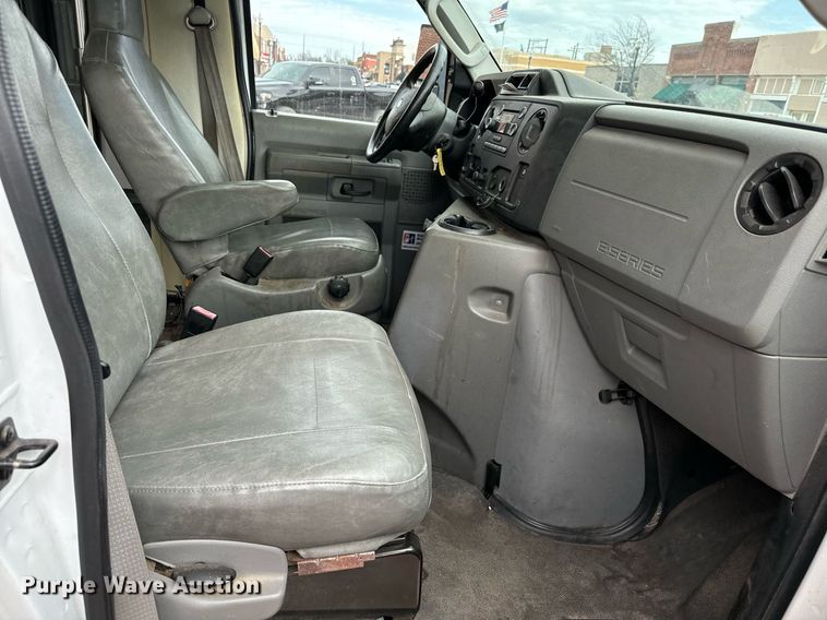 image for item EJ0288 2010 Ford E450 shuttle bus