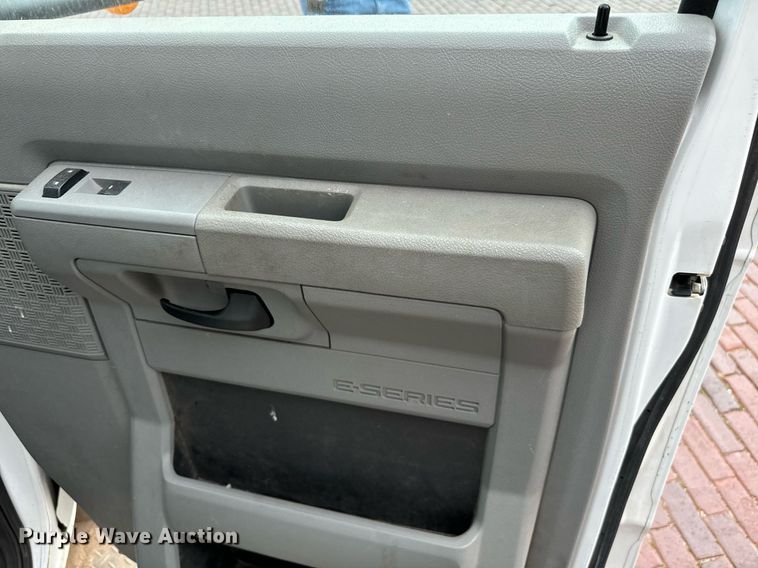 image for item EJ0288 2010 Ford E450 shuttle bus