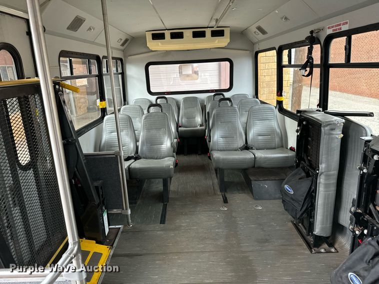 image for item EJ0288 2010 Ford E450 shuttle bus