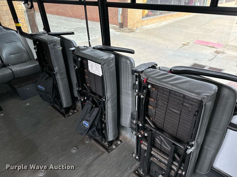 image for item EJ0288 2010 Ford E450 shuttle bus