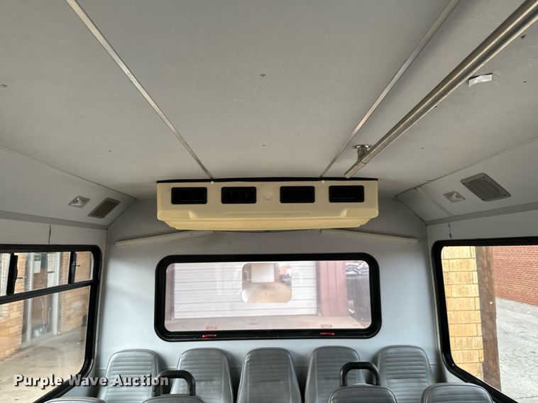 image for item EJ0288 2010 Ford E450 shuttle bus