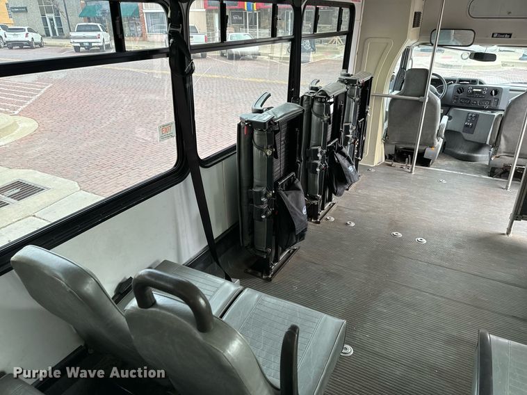 image for item EJ0288 2010 Ford E450 shuttle bus