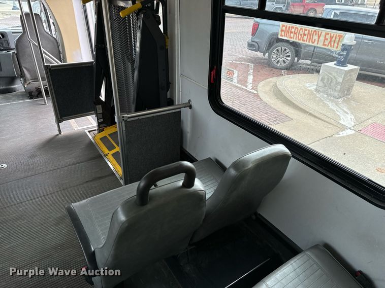 image for item EJ0288 2010 Ford E450 shuttle bus