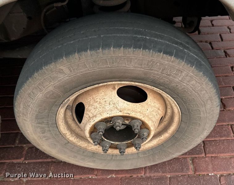 image for item EJ0288 2010 Ford E450 shuttle bus