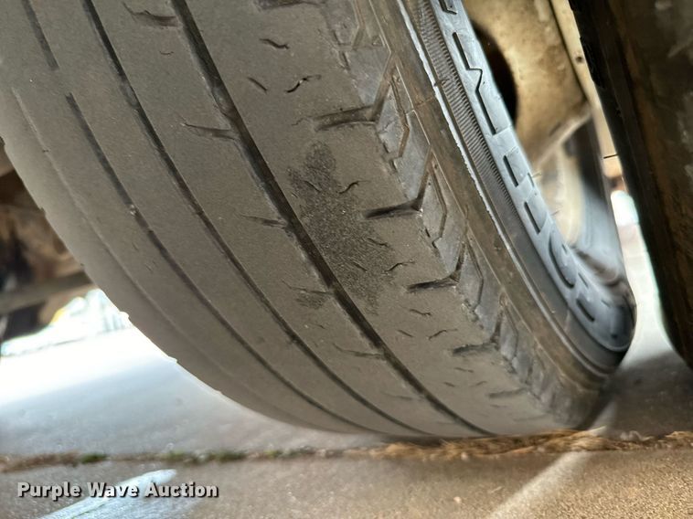 image for item EJ0288 2010 Ford E450 shuttle bus