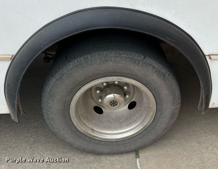 image for item EJ0288 2010 Ford E450 shuttle bus