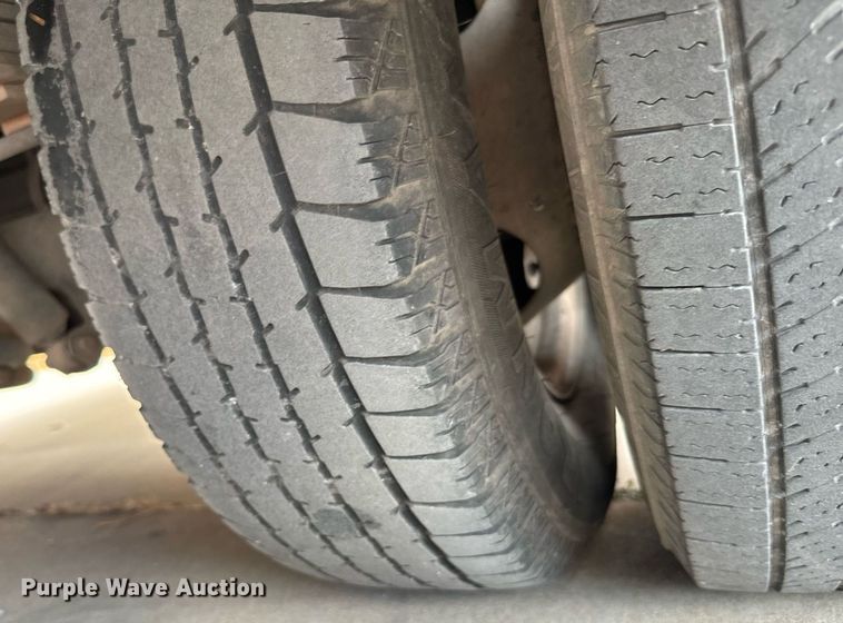 image for item EJ0288 2010 Ford E450 shuttle bus