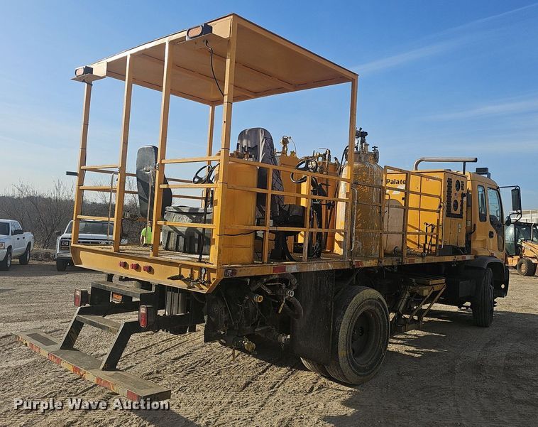 image for item EJ5995 1999 Isuzu FSR paint striper truck