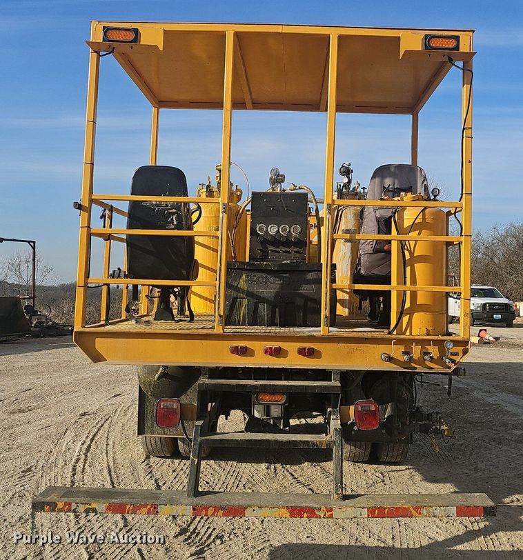 image for item EJ5995 1999 Isuzu FSR paint striper truck