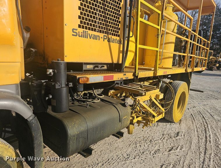 image for item EJ5995 1999 Isuzu FSR paint striper truck