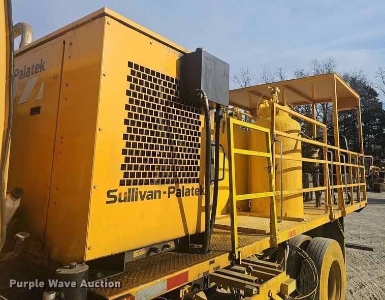 image for item EJ5995 1999 Isuzu FSR paint striper truck