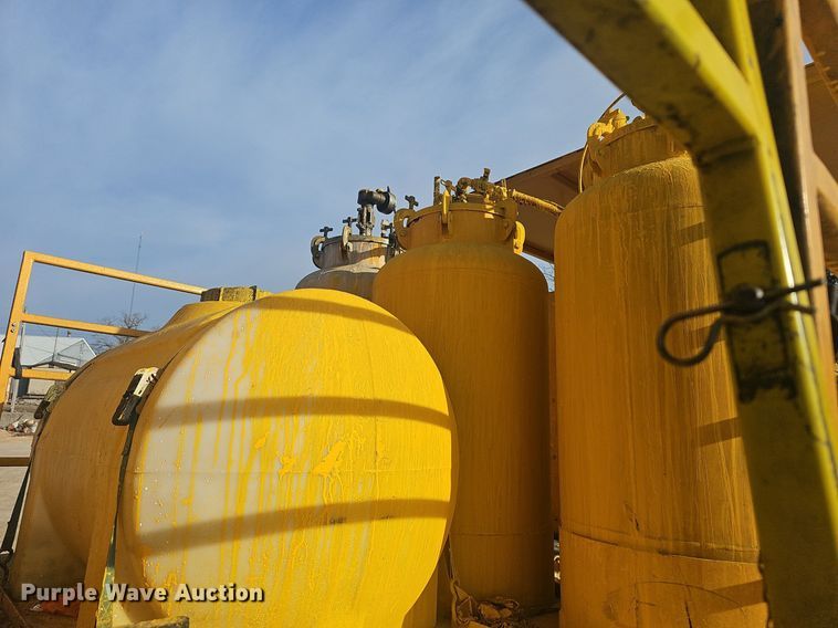 image for item EJ5995 1999 Isuzu FSR paint striper truck