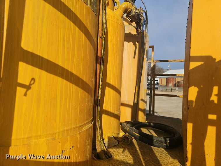 image for item EJ5995 1999 Isuzu FSR paint striper truck