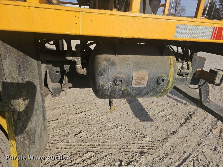 image for item EJ5995 1999 Isuzu FSR paint striper truck