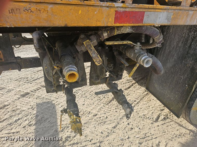 image for item EJ5995 1999 Isuzu FSR paint striper truck