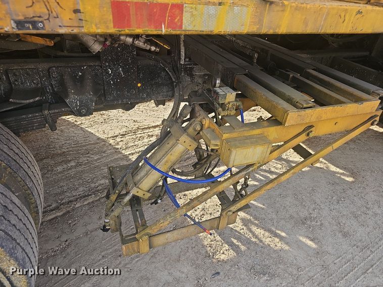 image for item EJ5995 1999 Isuzu FSR paint striper truck