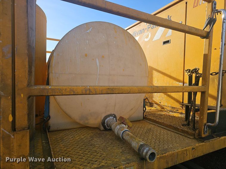 image for item EJ5995 1999 Isuzu FSR paint striper truck