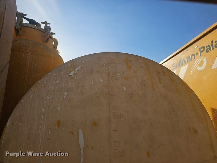 image for item EJ5995 1999 Isuzu FSR paint striper truck