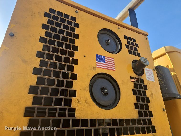 image for item EJ5995 1999 Isuzu FSR paint striper truck