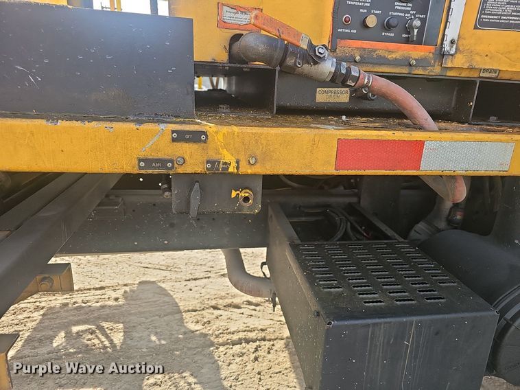 image for item EJ5995 1999 Isuzu FSR paint striper truck