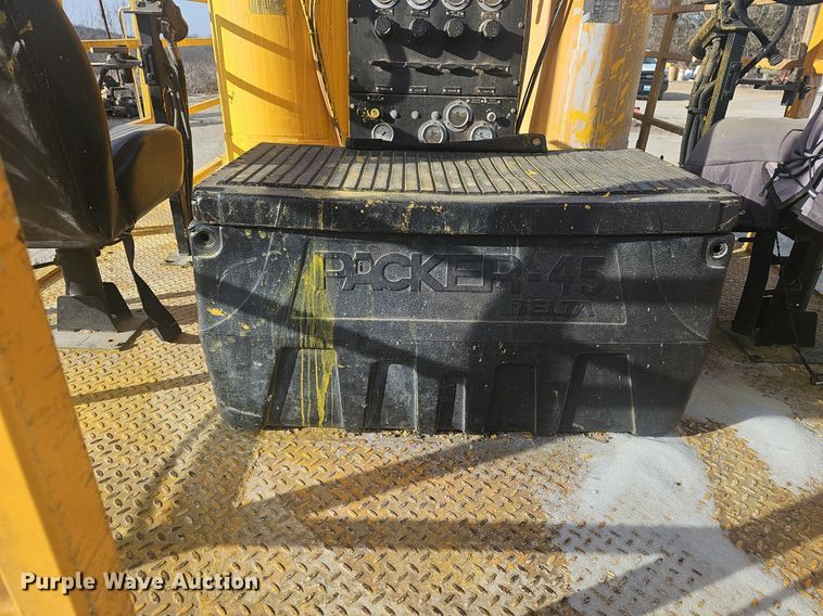 image for item EJ5995 1999 Isuzu FSR paint striper truck