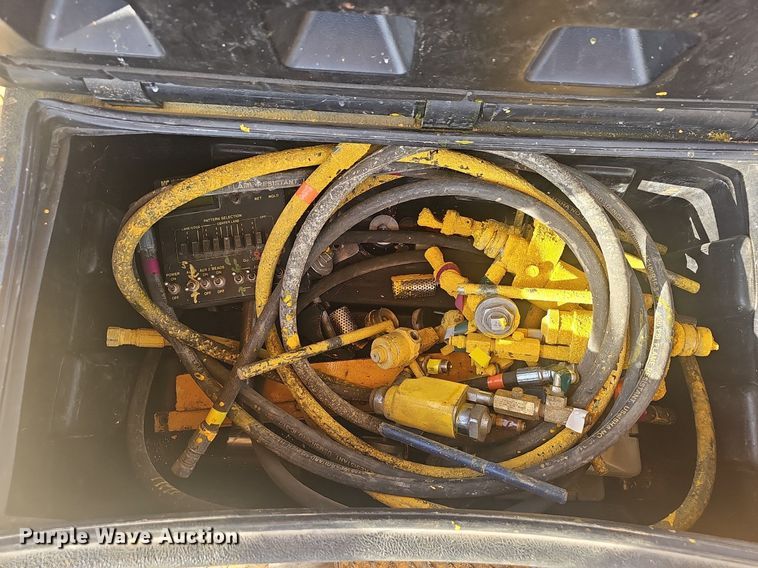 image for item EJ5995 1999 Isuzu FSR paint striper truck