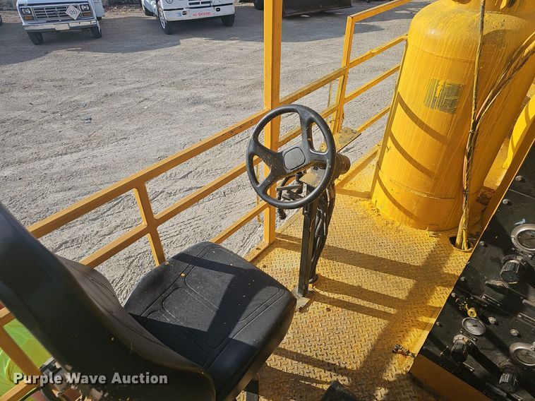 image for item EJ5995 1999 Isuzu FSR paint striper truck