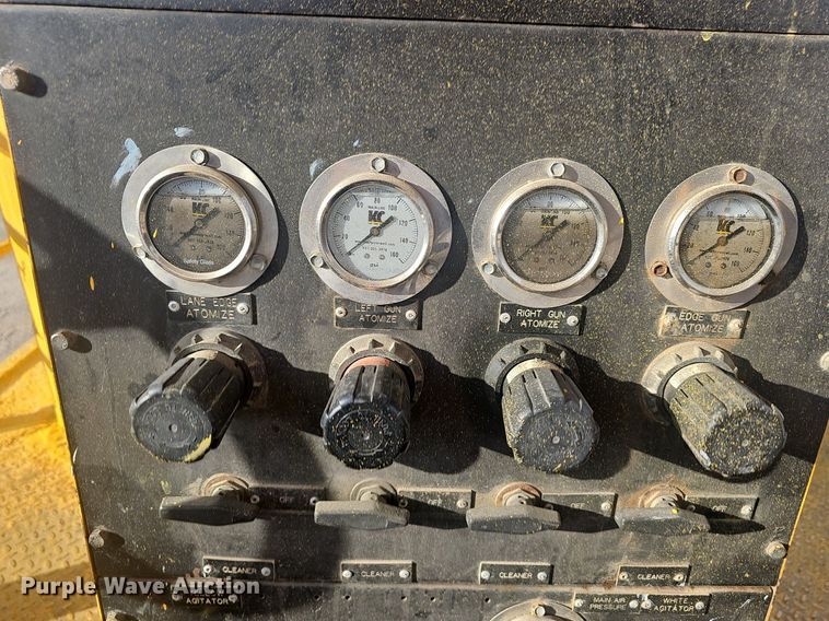 image for item EJ5995 1999 Isuzu FSR paint striper truck