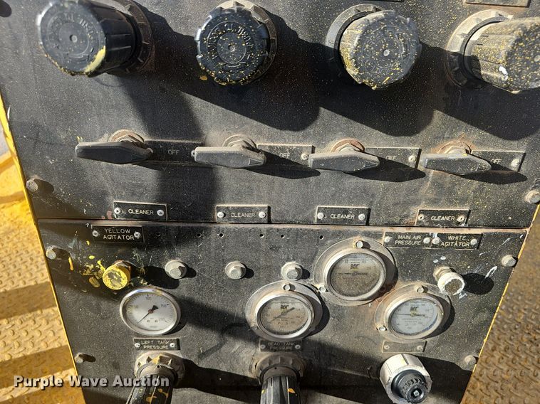 image for item EJ5995 1999 Isuzu FSR paint striper truck