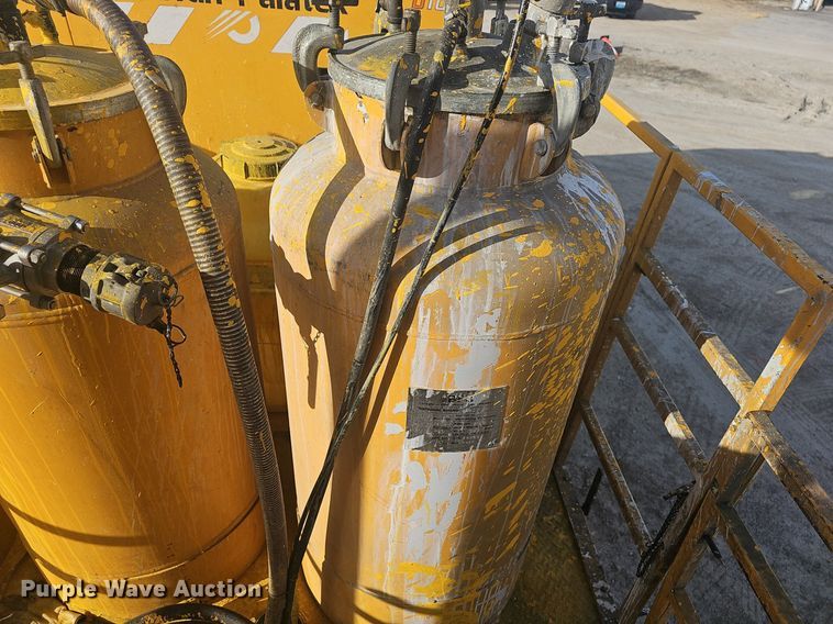 image for item EJ5995 1999 Isuzu FSR paint striper truck