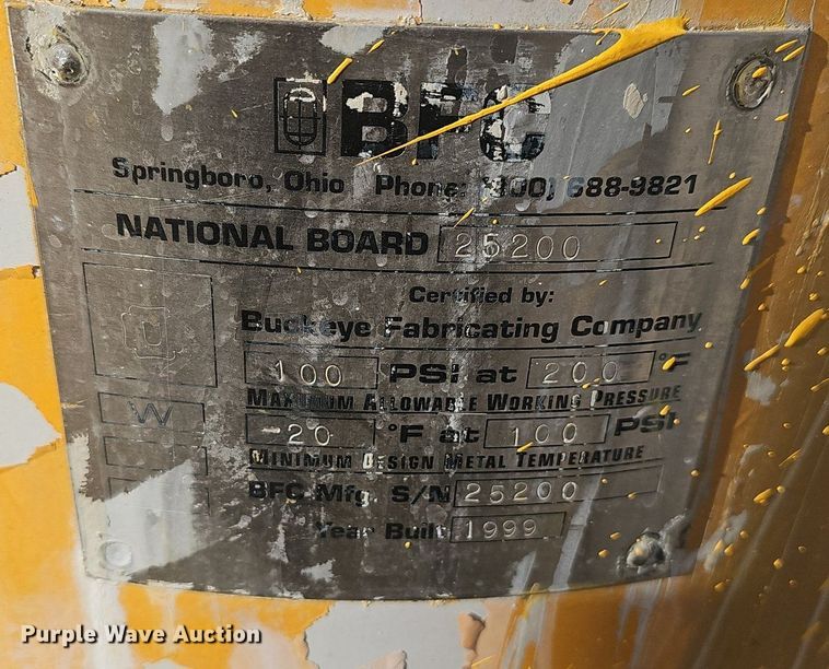 image for item EJ5995 1999 Isuzu FSR paint striper truck