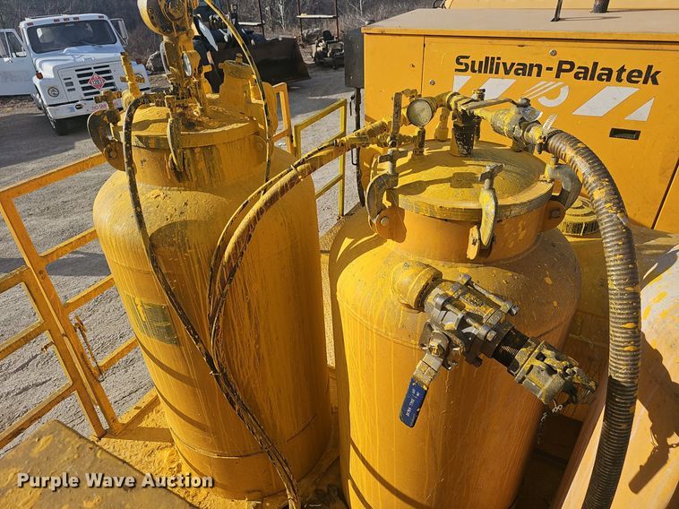 image for item EJ5995 1999 Isuzu FSR paint striper truck