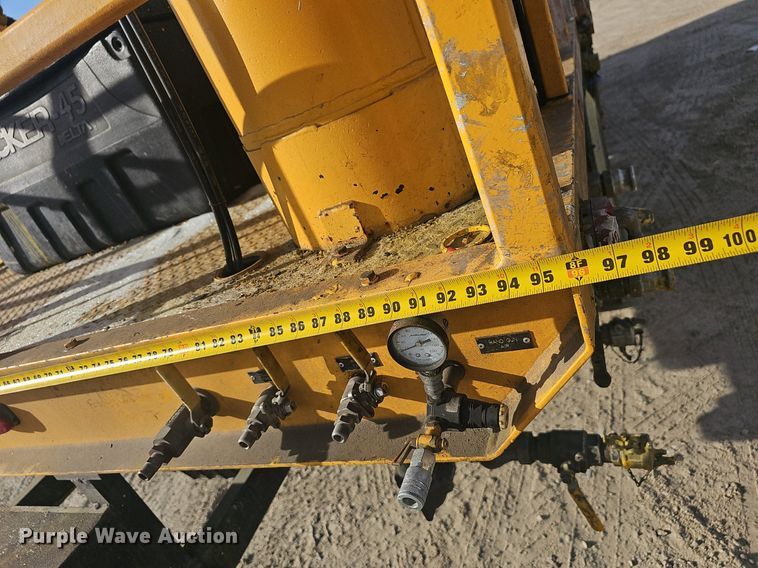 image for item EJ5995 1999 Isuzu FSR paint striper truck