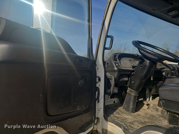 image for item EJ5995 1999 Isuzu FSR paint striper truck