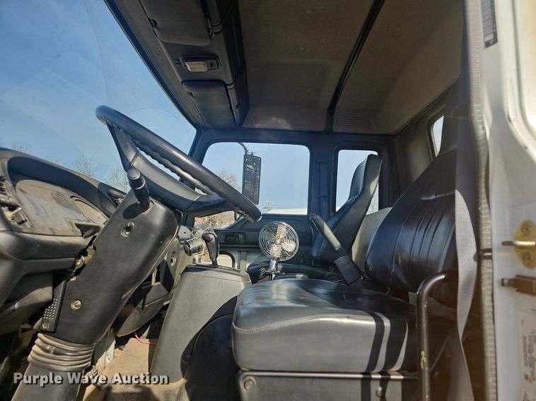 image for item EJ5995 1999 Isuzu FSR paint striper truck