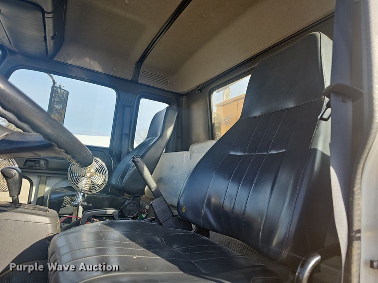 image for item EJ5995 1999 Isuzu FSR paint striper truck