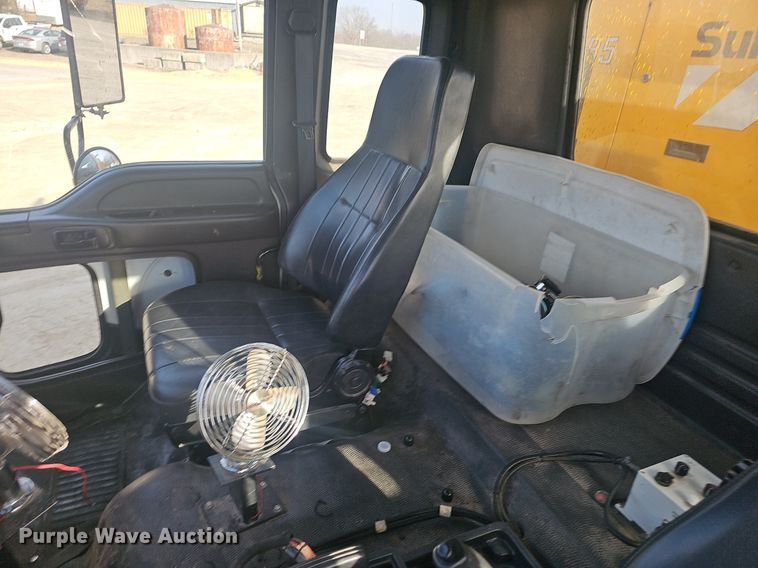 image for item EJ5995 1999 Isuzu FSR paint striper truck