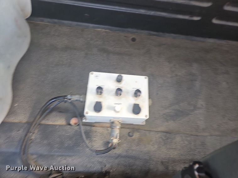 image for item EJ5995 1999 Isuzu FSR paint striper truck