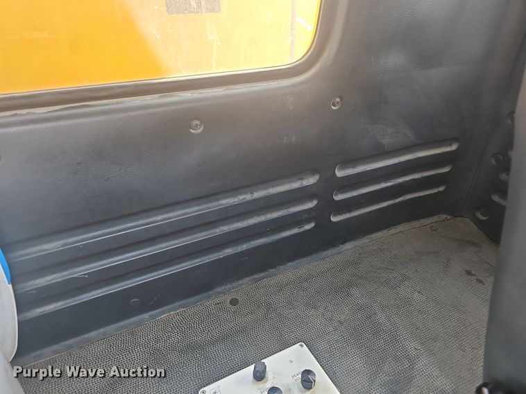 image for item EJ5995 1999 Isuzu FSR paint striper truck